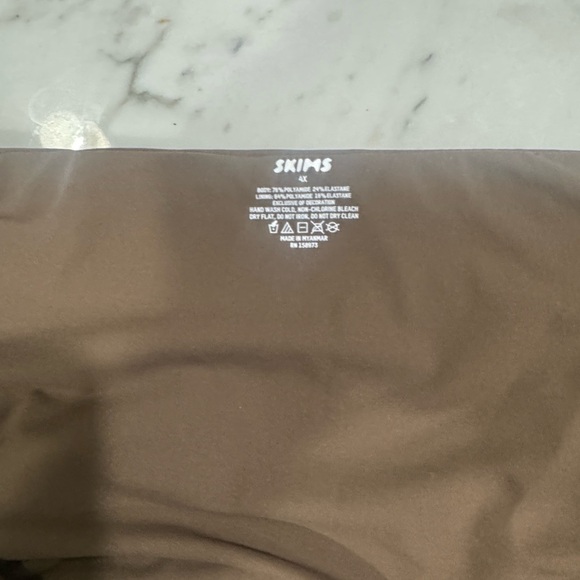 SKIMS Brown  BANDEAU 4 - Picture 3 of 7